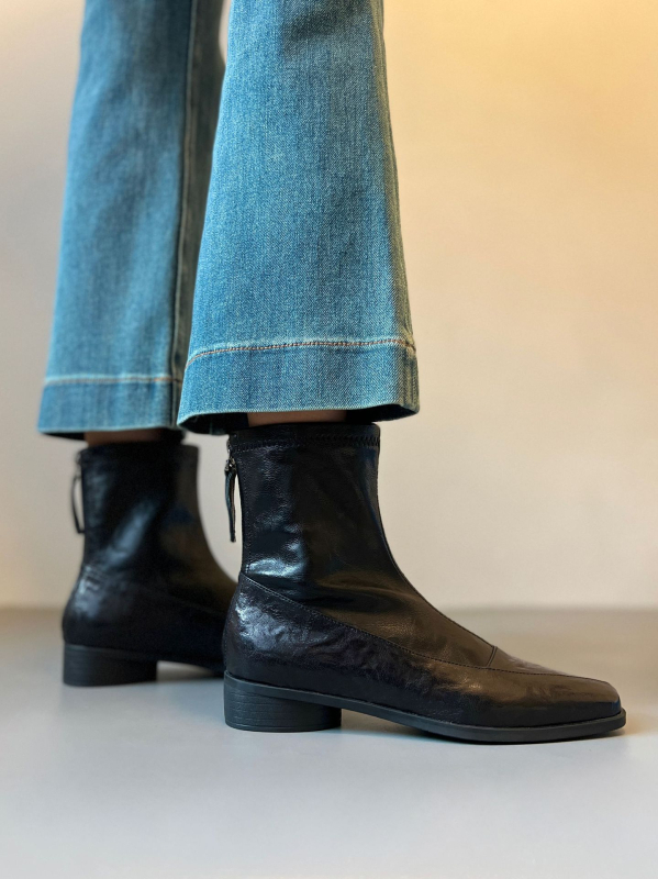 Verzija od kravlje kože: kratke čizme, nišna moda, jednostavan i elegantan dizajn, četvrtasti vrh, debeli pet, stražnji zip, zima 2025