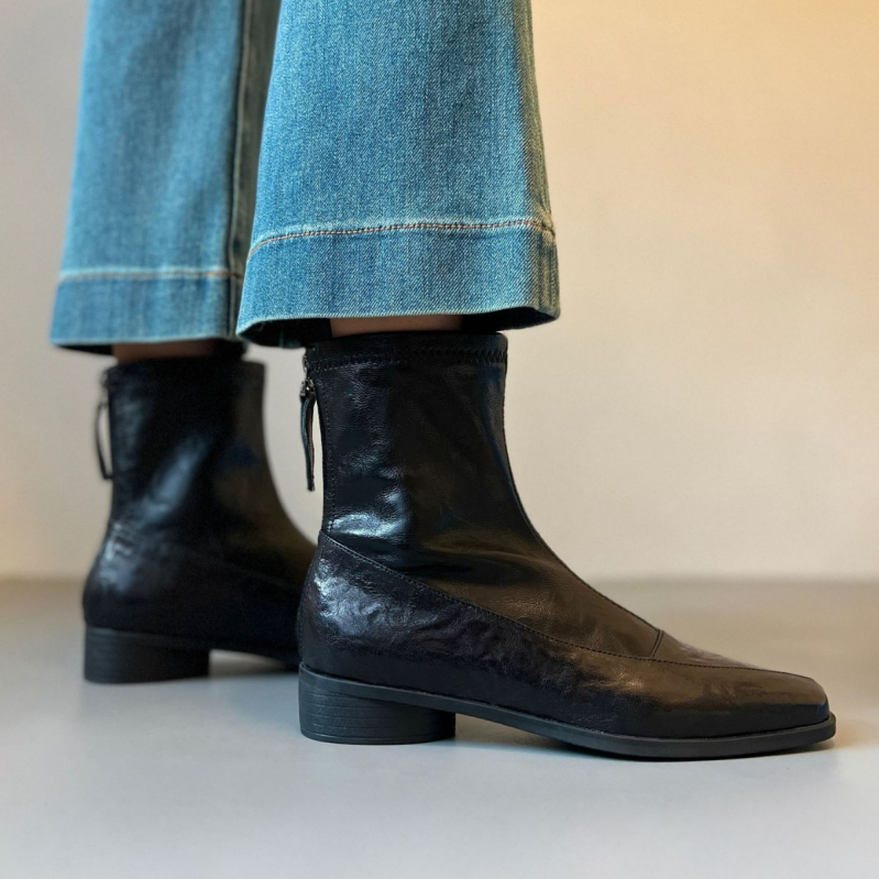 Verzija od kravlje kože: kratke čizme, nišna moda, jednostavan i elegantan dizajn, četvrtasti vrh, debeli pet, stražnji zip, zima 2025