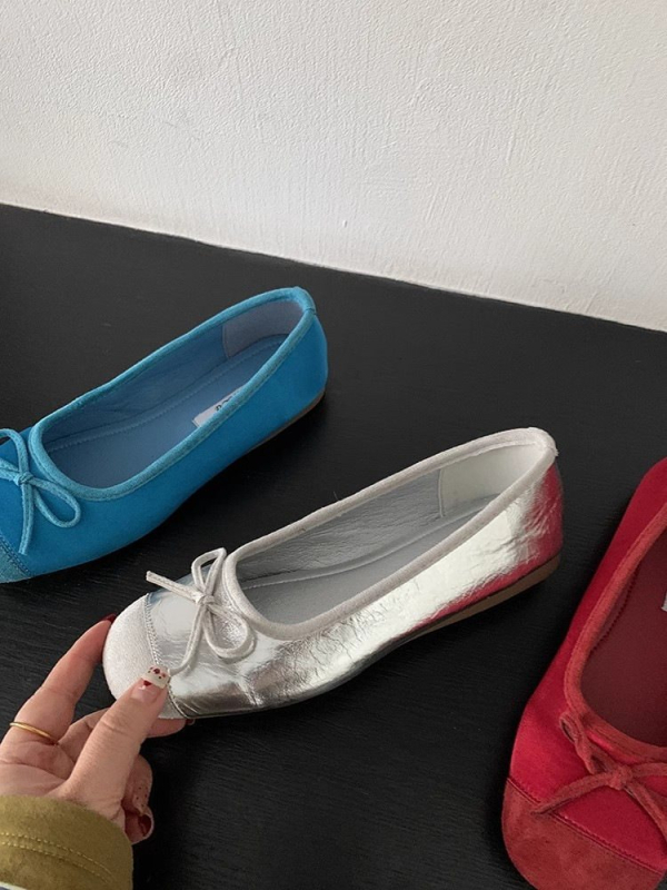 Plave ženske balerinke s mašnicom, zaobljenim vrhom, niska potpetica, slip-on