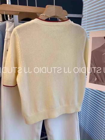 Kremasto žuta ženska kratka rukav pleteni top s izvezenim motivom psa, lagana ljetna ice-silk tkanina, okrugli izrez