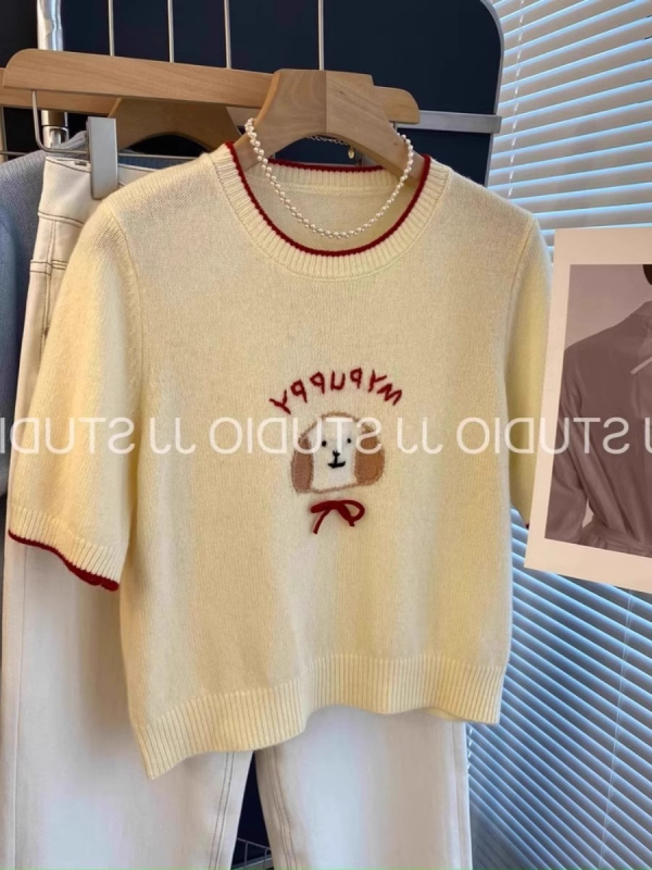 Kremasto žuta ženska kratka rukav pleteni top s izvezenim motivom psa, lagana ljetna ice-silk tkanina, okrugli izrez