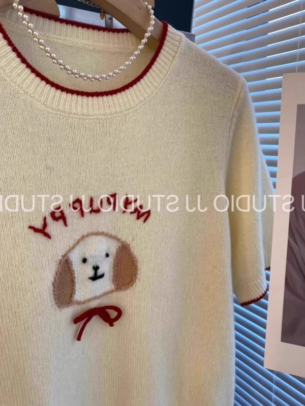 Kremasto žuta ženska kratka rukav pleteni top s izvezenim motivom psa, lagana ljetna ice-silk tkanina, okrugli izrez