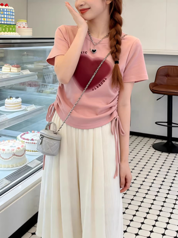 Ženski kratki rukav majica, ljetni korejski stil, uski kroj, dizajn s vezicama, otisak srca, okrugli izrez, casual top.
