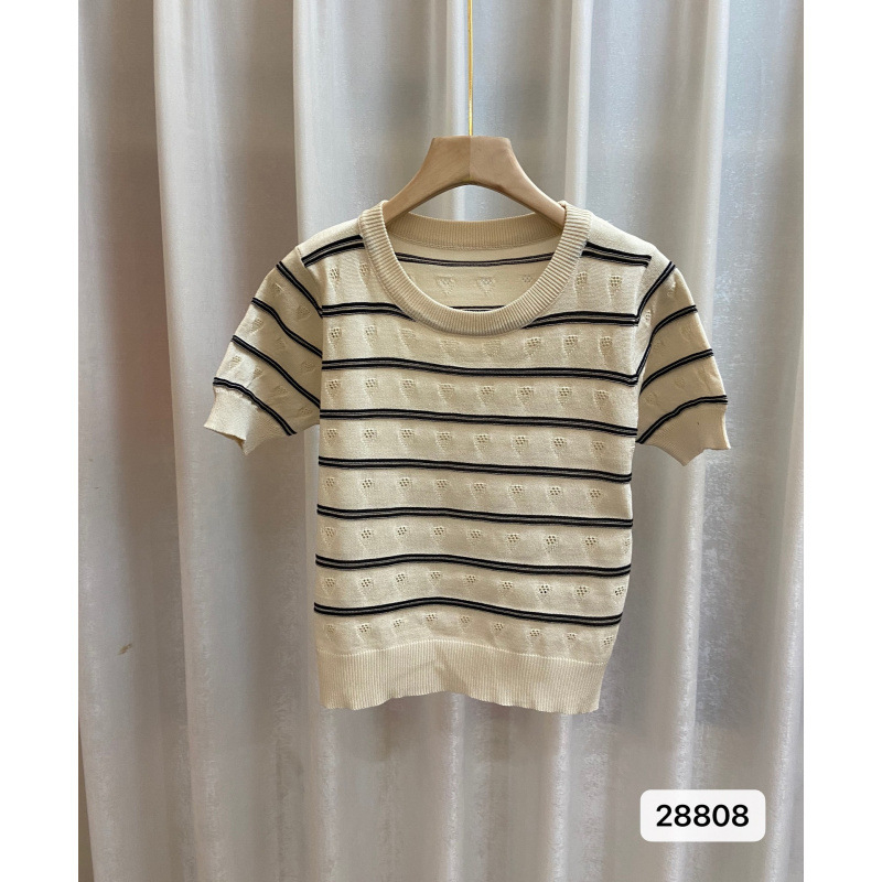 Prugasta pletena majica, slobodnog kroja, kratka duljina, okrugli ovratnik, kratki rukavi, korejski stil