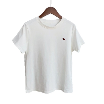 Ženski bijeli T‑shirt kratkih rukava s okruglim izrezom, uski kroj, smjesa poliester, minimalistički stil, ljeto 2026