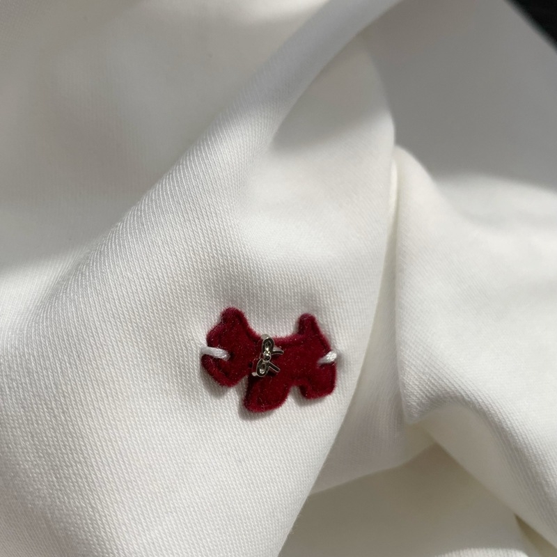 Ženski bijeli T‑shirt kratkih rukava s okruglim izrezom, uski kroj, smjesa poliester, minimalistički stil, ljeto 2026