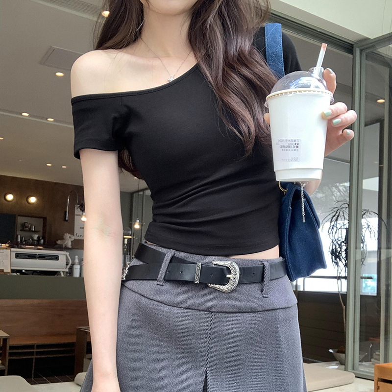 Ženski slim fit T majica s ugrađenim jastučićima za prsa, kratki rukav, asimetrično rame, ljetni top, jedinstven dizajn