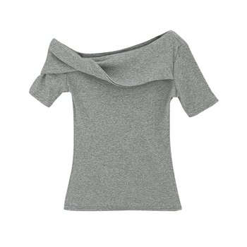 Ženski T-shirt s otvorenim ramenima, kratki rukavi, patchwork dizajn, uska kroj, jednobojna boja, ljeto 2025.
