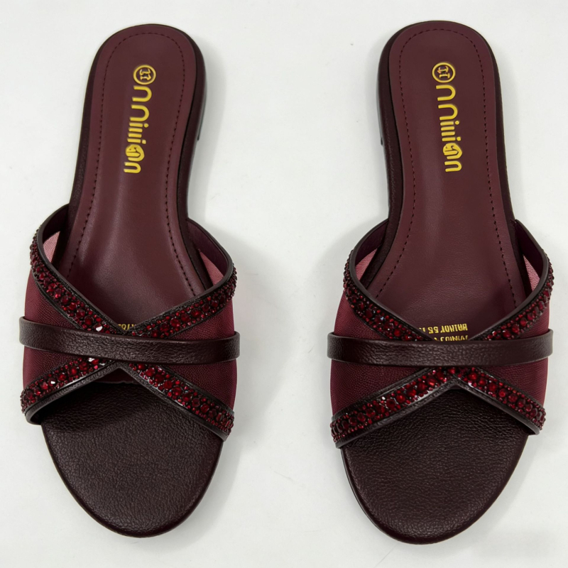 Női afrikai stílusú lapos slip-on szandál