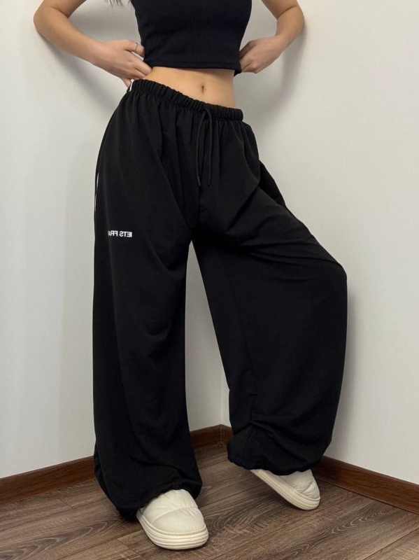 Ženske hlače u američkom stilu, široke i opuštene, visokim strukom, vezivanje špage, pokrivaju bokove, svakodnevni streetwear, do poda