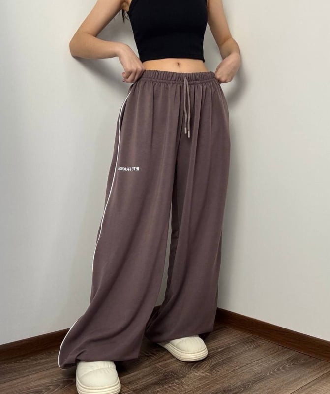 Ženske hlače u američkom stilu, široke i opuštene, visokim strukom, vezivanje špage, pokrivaju bokove, svakodnevni streetwear, do poda