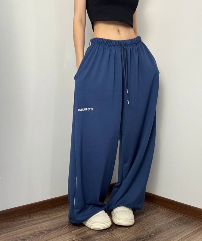 Ženske hlače u američkom stilu, široke i opuštene, visokim strukom, vezivanje špage, pokrivaju bokove, svakodnevni streetwear, do poda