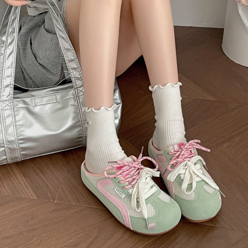 Ženske sandale u Birkenstock stilu, zatvorenim nosom, protuklizna ravna potplata, crveni retro dizajn, ljeto 2025