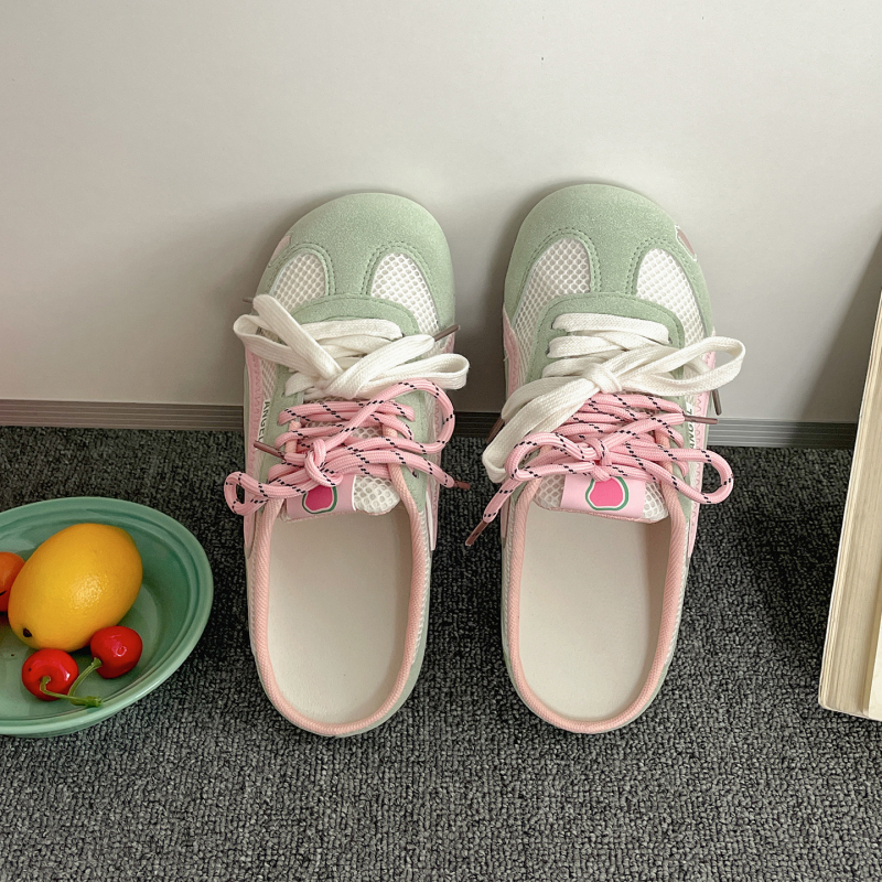 Ženske sandale u Birkenstock stilu, zatvorenim nosom, protuklizna ravna potplata, crveni retro dizajn, ljeto 2025