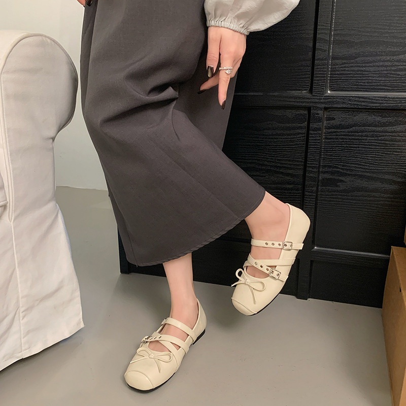 Ženske loafers u retro britskom stilu s debelom platformom za povećanje visine, proljeće 2026