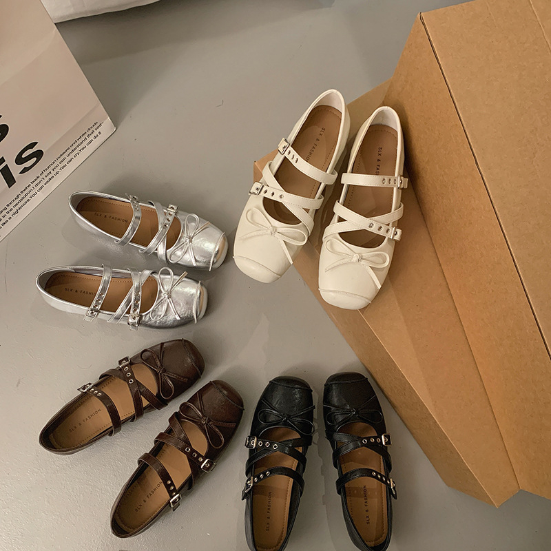 Ženske loafers u retro britskom stilu s debelom platformom za povećanje visine, proljeće 2026