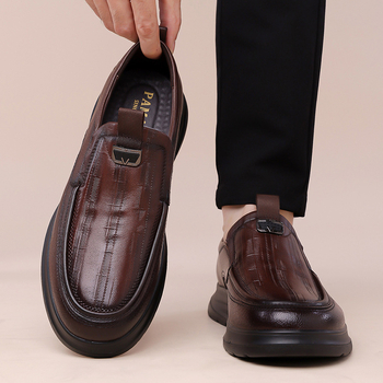 Férfi slip-on cipő valódi bőrből, 2025 őszi, vastag talp, kopásálló, casual/üzleti stílus brit hatású