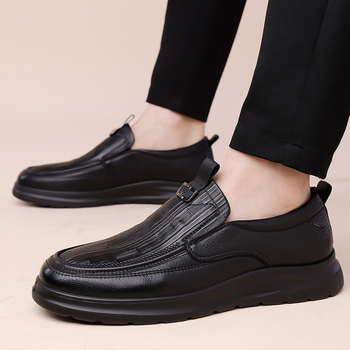 Férfi slip-on cipő valódi bőrből, 2025 őszi, vastag talp, kopásálló, casual/üzleti stílus brit hatású