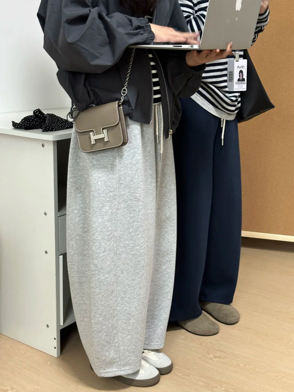 Ženske hlače s visokim strukom i vezicom, širokog kroja, scimitar kroj, drapirane, jesenski stil