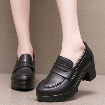 Γυναικείοι ματ λοφέρς, μαύρα, slip-on, με πλατφόρμα 6–8 cm, στυλ βρετανικό, στρογγυλή μύτη