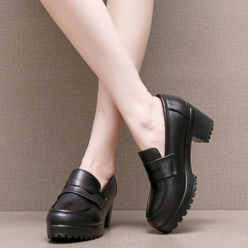 Γυναικείοι ματ λοφέρς, μαύρα, slip-on, με πλατφόρμα 6–8 cm, στυλ βρετανικό, στρογγυλή μύτη