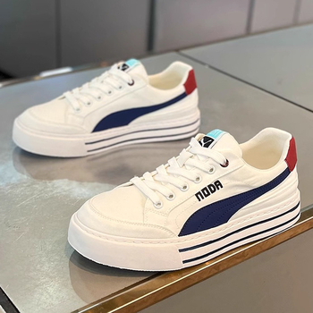 Bijele ljetne tenisice 2025, prozračan mrežasti gornji dio, mekana podloga, povećanje visine, skateboard stil muške casual tenisice