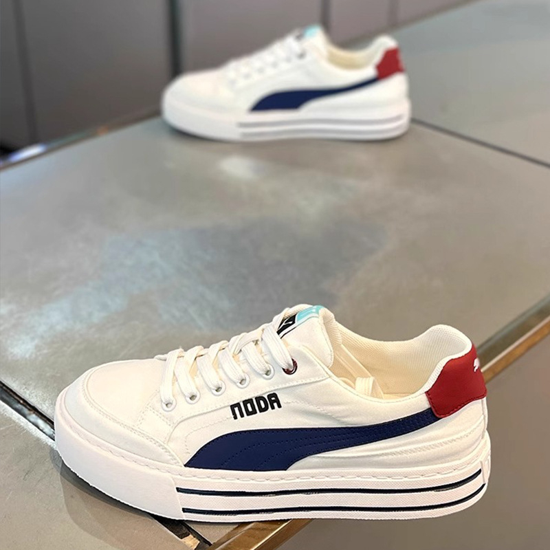 Bijele ljetne tenisice 2025, prozračan mrežasti gornji dio, mekana podloga, povećanje visine, skateboard stil muške casual tenisice
