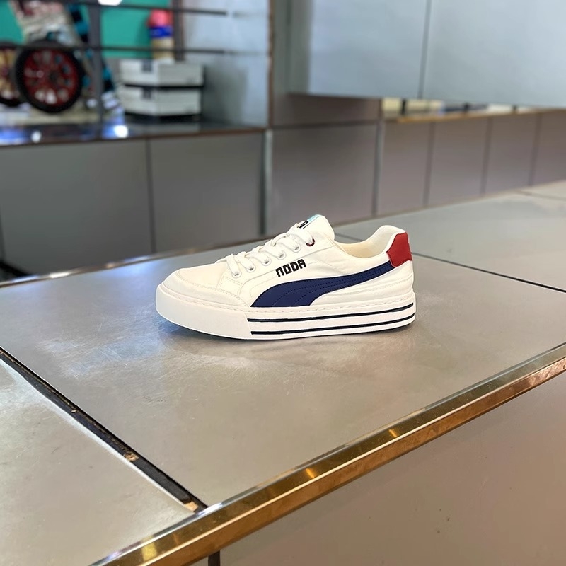 Bijele ljetne tenisice 2025, prozračan mrežasti gornji dio, mekana podloga, povećanje visine, skateboard stil muške casual tenisice