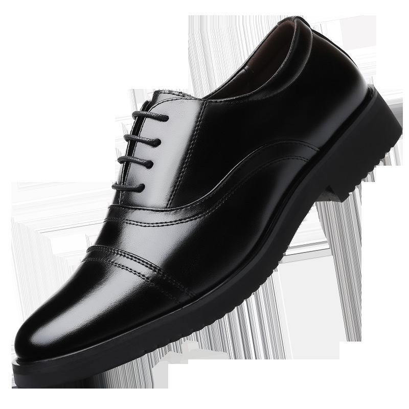 Férfi bőrből perforált loaferek elasztikus slip-on kialakítással, 3–5 cm magasított sarokkal, PU bélés, gumitalp