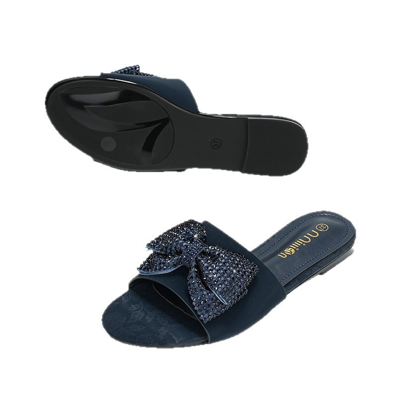 Sandale s kristalima i mašnicom, otvorenim prstima, ravna podloga, Chanel stil, žene, ljeto 2025