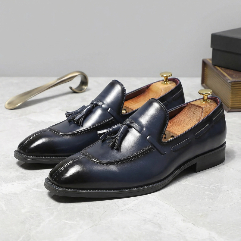 Férfiaknak szánt slip-on cipő bojtokkal, brogues stílusban, brit és koreai stílusú bőr utcai cipő, retro üzleti cipő 2511