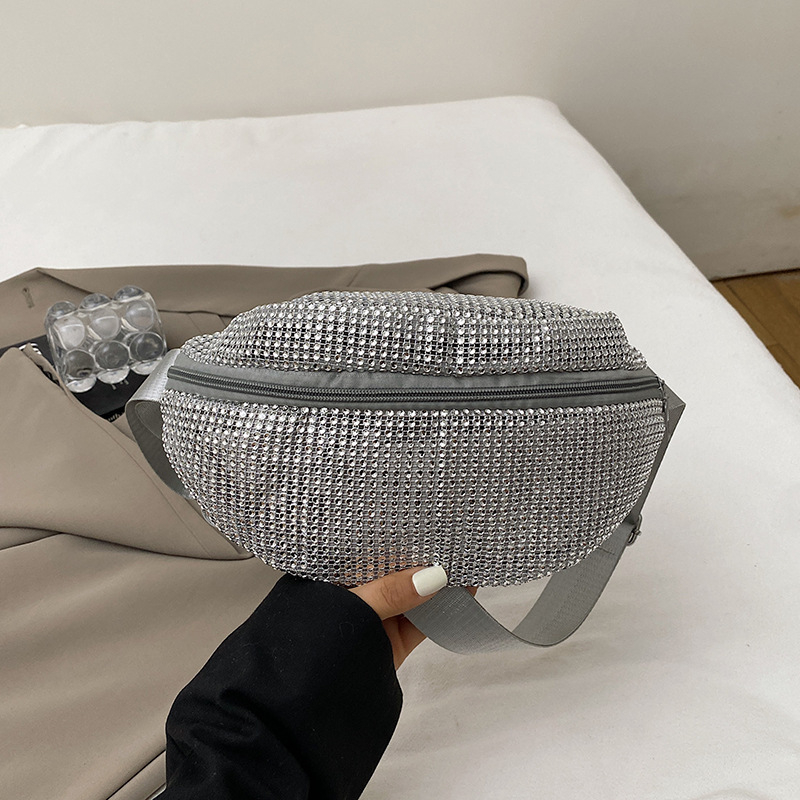 Ženska torbica u struku s lancem i sjajnim kristalima, mala crossbody torbica, elegantna i svestrana, ljeto 2025