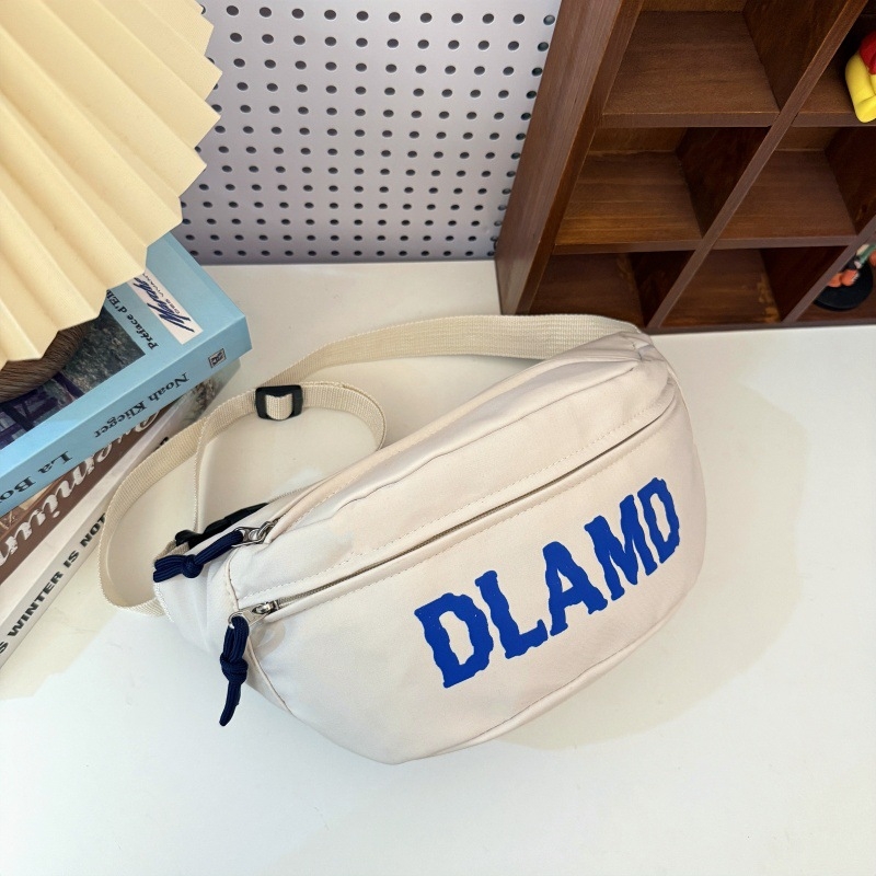 Torba crossbody u japanskom streetwear stilu, od najlona, pogodna za sport i svakodnevnu upotrebu