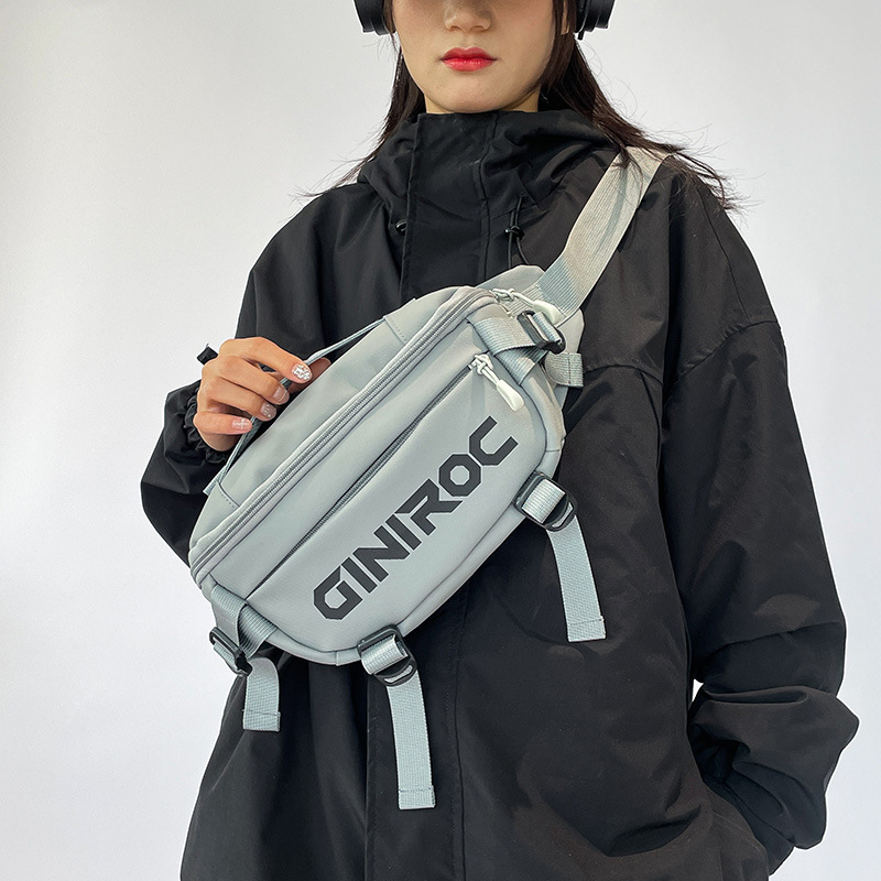Torba preko tijela s logom s literama, za žene, inspirirana korejskim street styleom, najlonska podstava s umjetničkom kožom, zatvarač, unutarnji džep sa zatvaračem i džep za identifikacijsku karticu, svakodnevna torba