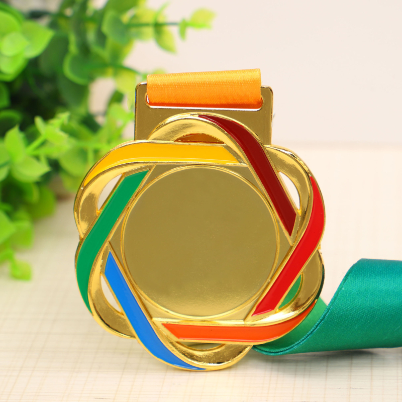 Zlatno obložena školska sportska medalja za djecu – natjecanja u trčanju i maratonu te utakmama košarke i nogometa, spominsko priznanje