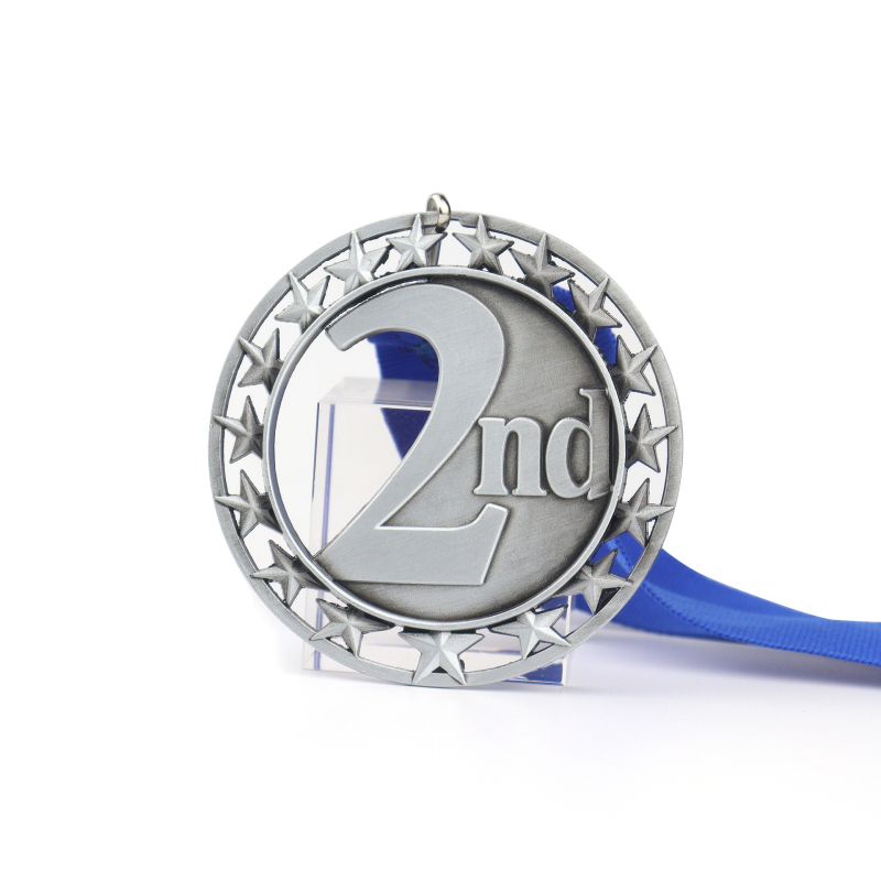 Medalja za školsko sportsko natjecanje u osnovnoj školi – metalna medalja s premazom zlatnog, srebrnog i bakrenog tona, cinkova legura, promjer 70 mm