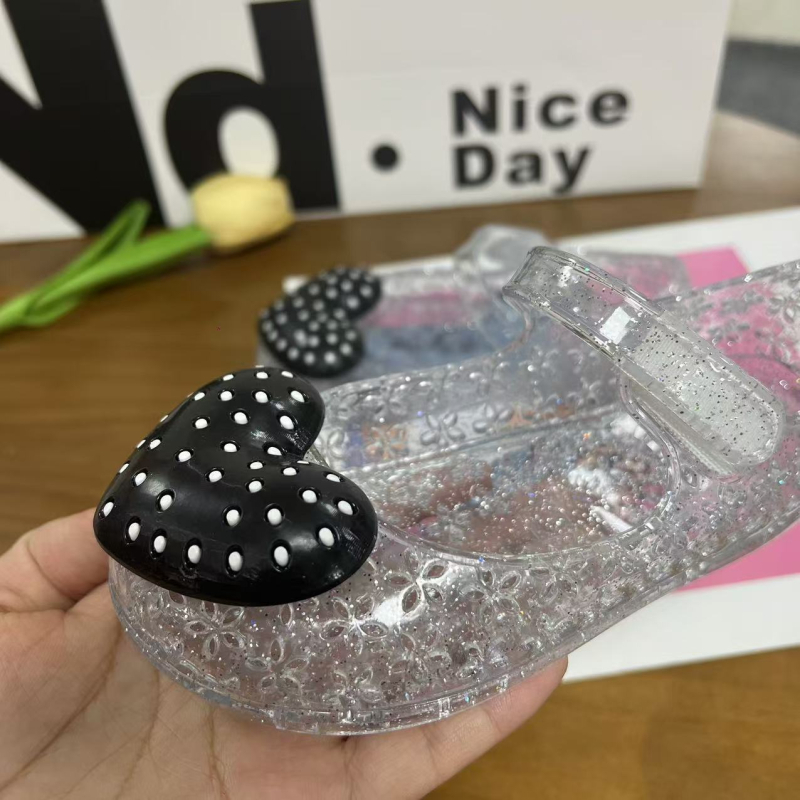 Lányoknak hercegnő szandál Velcro pánttal, puha PVC talppal, szív alakú mintával