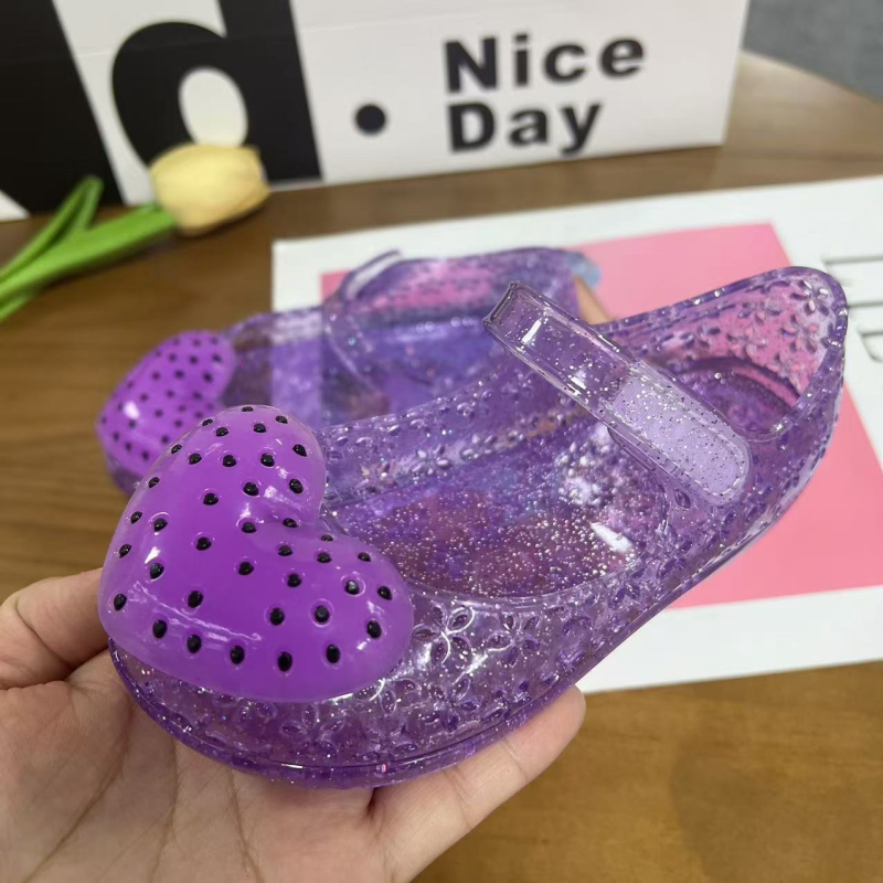 Lányoknak hercegnő szandál Velcro pánttal, puha PVC talppal, szív alakú mintával