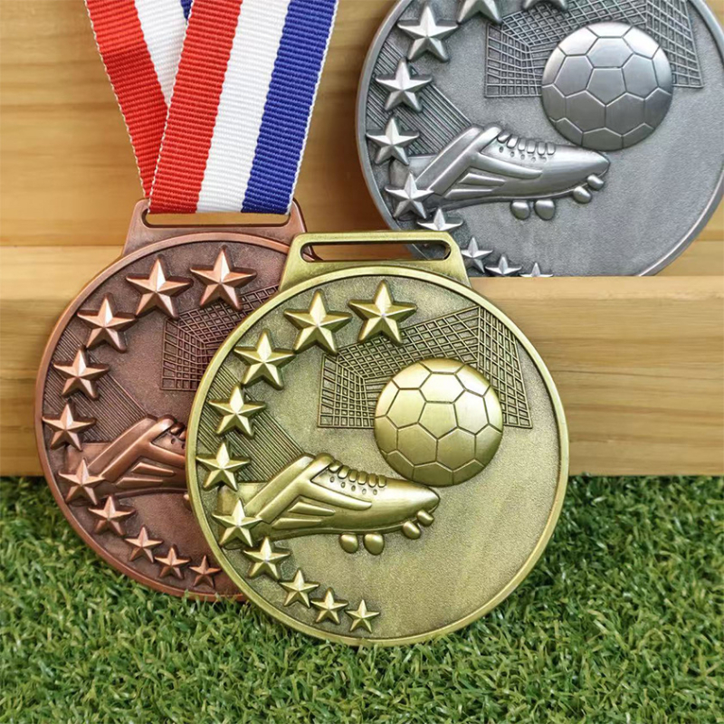 Fudbalske medalje za događaje, komplet zlatnih, srebrnih i brončanih medalja, s graviranim logom, retro stil, teksturirani trodijelni set