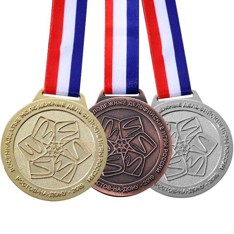 Prilagođena metalna medalja za maraton, badminton i nogomet – emajlirani završetak