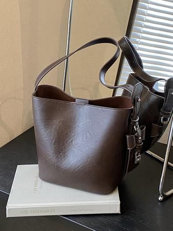 Modna ženska torba 2025 — svestrana bucket bag, casual, velikog kapaciteta, za rame ili preko tijela, gradski minimalistički stil