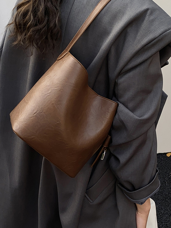 Modna ženska torba 2025 — svestrana bucket bag, casual, velikog kapaciteta, za rame ili preko tijela, gradski minimalistički stil