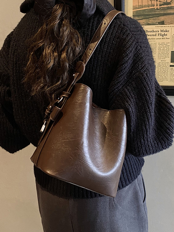 Modna ženska torba 2025 — svestrana bucket bag, casual, velikog kapaciteta, za rame ili preko tijela, gradski minimalistički stil