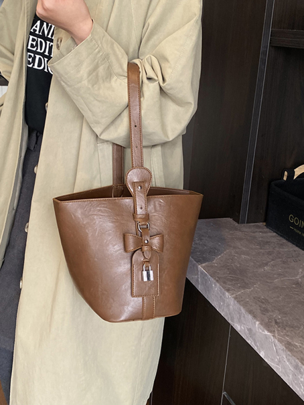 Modna ženska torba 2025 — svestrana bucket bag, casual, velikog kapaciteta, za rame ili preko tijela, gradski minimalistički stil