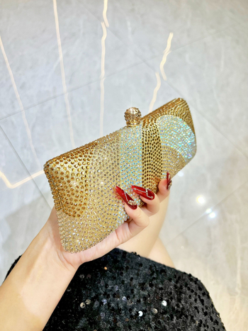 Večernja torbica sa dijamantima, mala kvadratna clutch torba, vodoravni kvadratni oblik, rameni ili crossbody remen, moderan lagani luksuz.