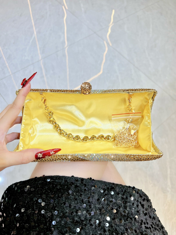 Večernja torbica sa dijamantima, mala kvadratna clutch torba, vodoravni kvadratni oblik, rameni ili crossbody remen, moderan lagani luksuz.