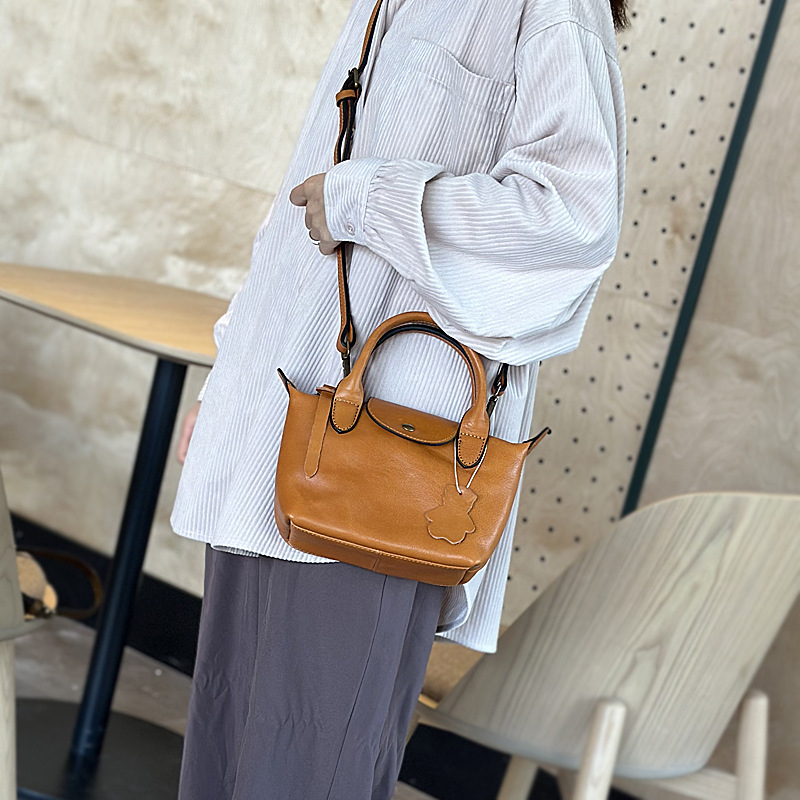 Ženska torbica od kože s rastlinskim premazom, prava koža, mini crossbody torba u obliku dumpling