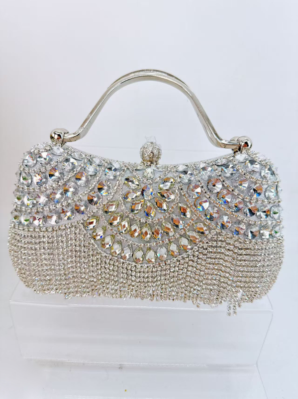 Večernja clutch torbica s kristalima i resicama, u europskom stilu