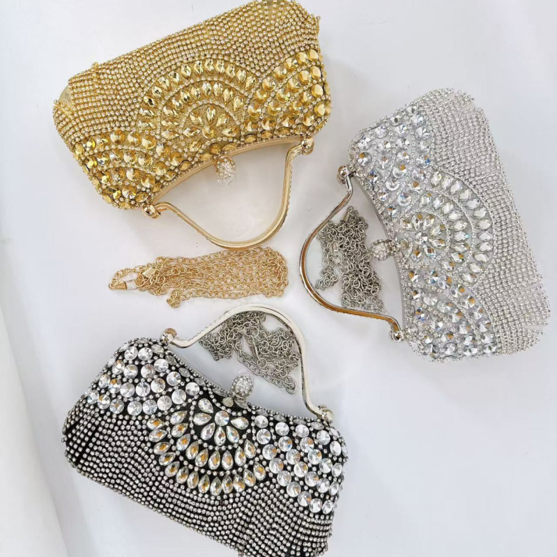 Večernja clutch torbica s kristalima i resicama, u europskom stilu