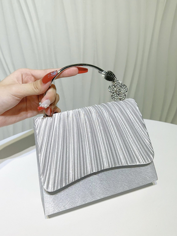 Crna clutch torbica s lancem, svestrana za večernje haljine i bankete, elegantna i jednostavna, inspirirana cheongsam